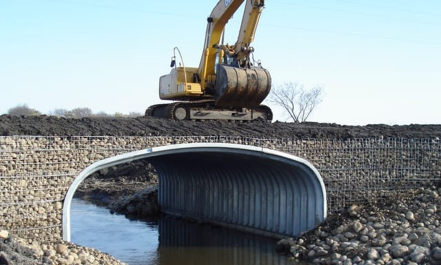 Wire-faced-MSE-wall-in-box-culvert-headwall