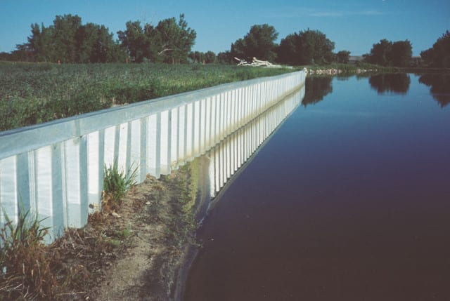 Piling-wall-for-shoreline-protection