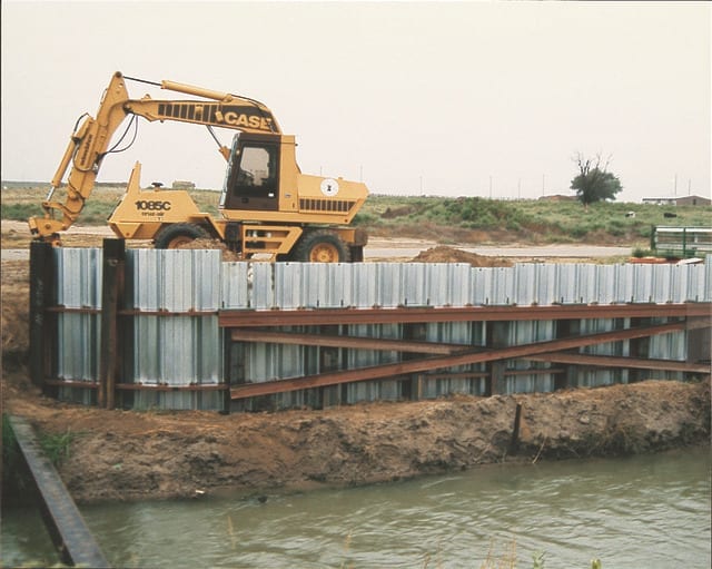 Steel-Sheet-Piling-wall-under-construction
