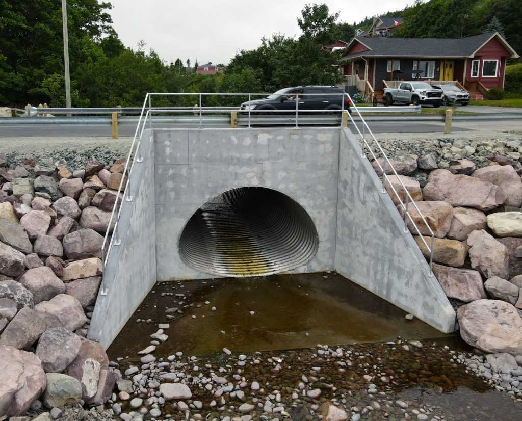 Aluminum pipe arch culvert with concrete headwall