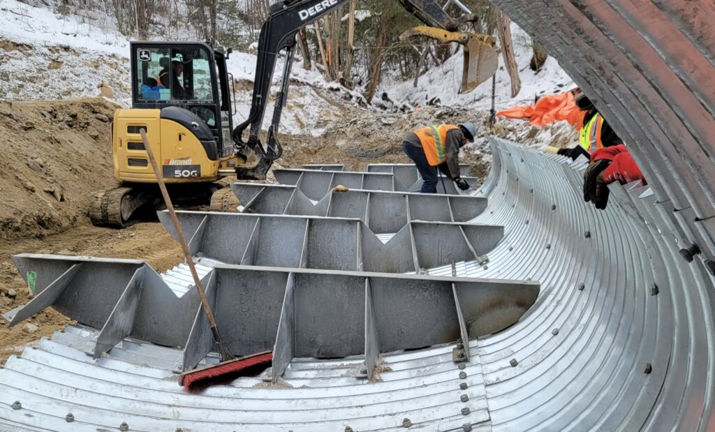 Installing fish baffles installed in pipe arch culvert